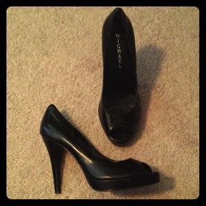 Michael black leather peep toe pumps - 7.5