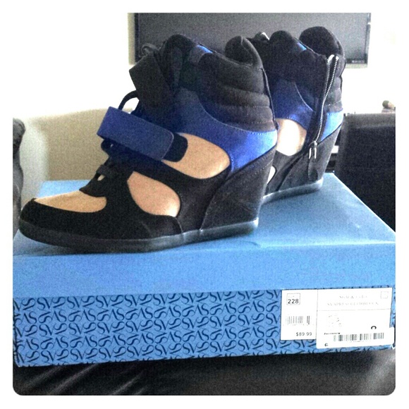 Vera Wang Shoes - Vera Wang sneaker wedges