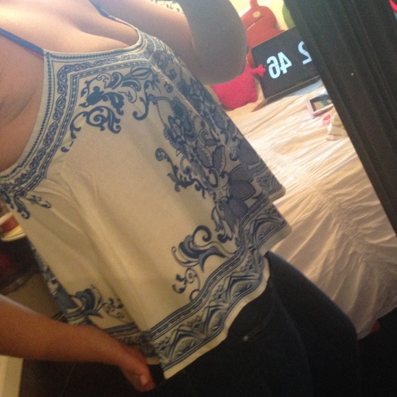 ❌SOLD❌ Blue Printed Cropped Tank - Picture 3 of 3