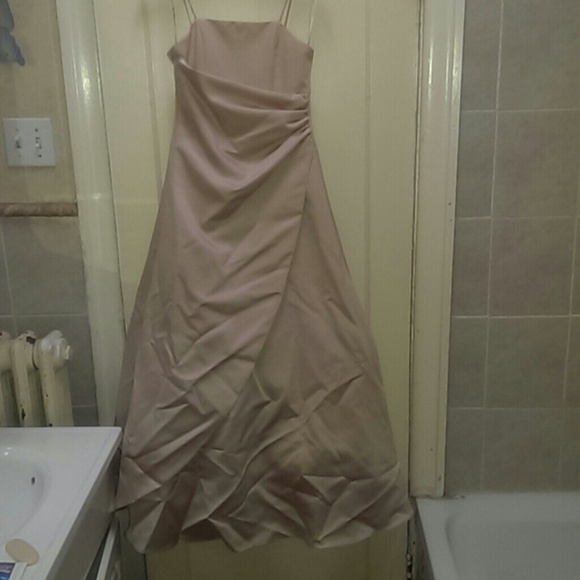 A Gorgeous Formal Dress - Picture 2 of 3