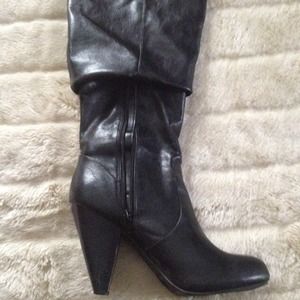 To the knee boots. Blk