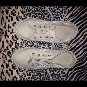 Wanted cream colored lace up shoes with lace