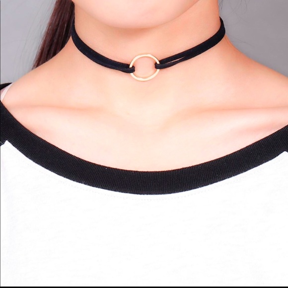 Gold circle and black suede choker necklace - Picture 6 of 7