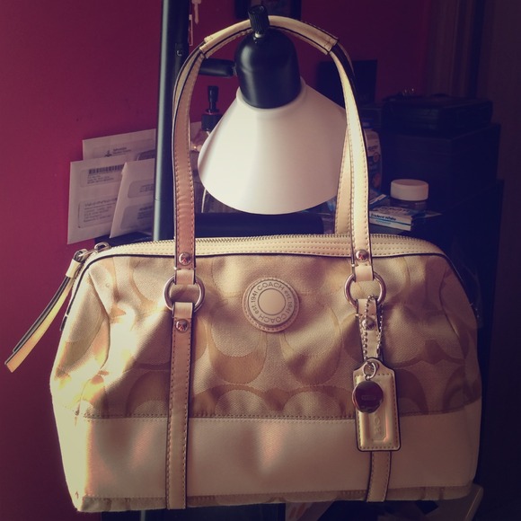 COACH handbag (signature collection) 😍