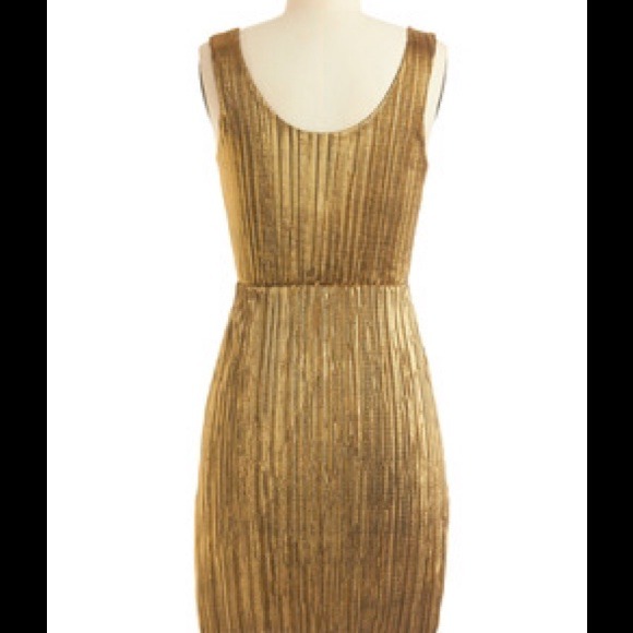 Gold dress - Picture 4 of 4