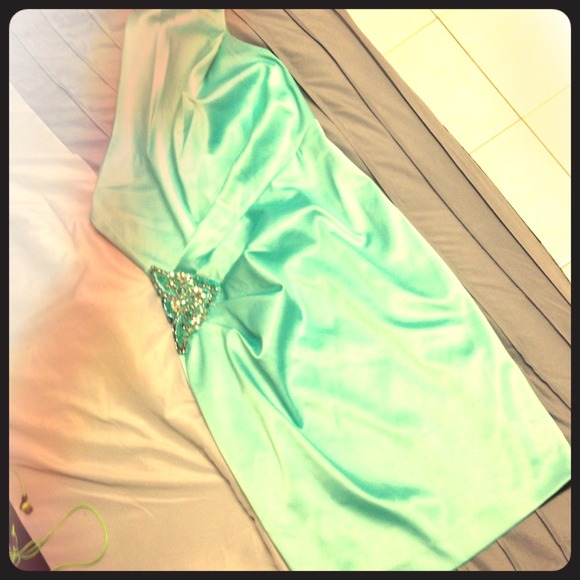 👗 GORGEOUS Mid-Knee Dress 👗
