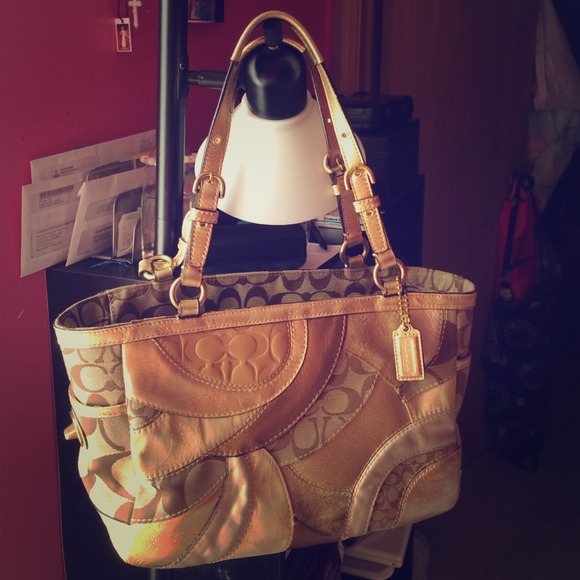 Authentic COACH gold patchwork tote handbag ❤️