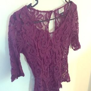 💛SOLD!💛 Purple lace 1/2 sleeve open back shirt