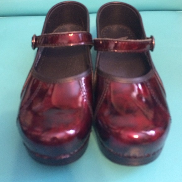 Dansko maroon