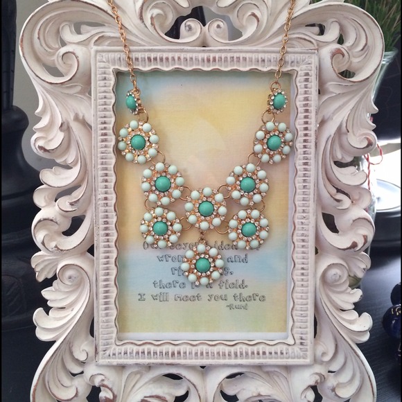 Gorgeous mint statement necklace, T&J designs