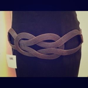 Woven metal mesh belt