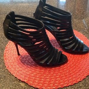 Blk strappy sandal