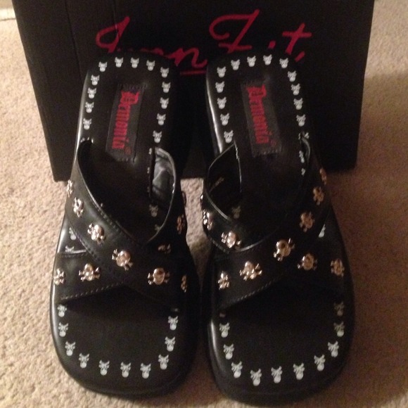 Little Skully Sandals