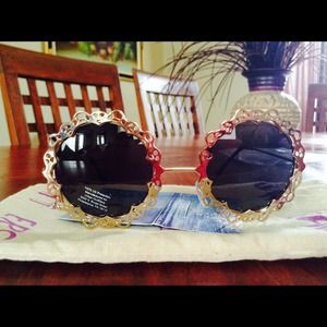 Urban outfitter sunglasses 😎🌻😎