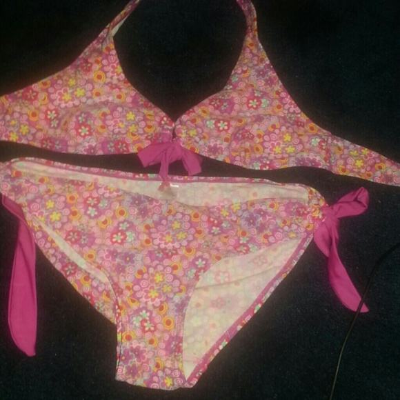 Bathing suit - Picture 2 of 3