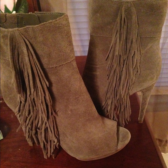 Short suede boots with fringe!!!