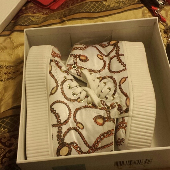 Jeffrey Campbell JC play Hiya chain link platforms