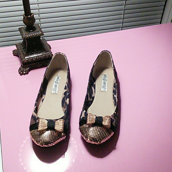 Leopard print flats