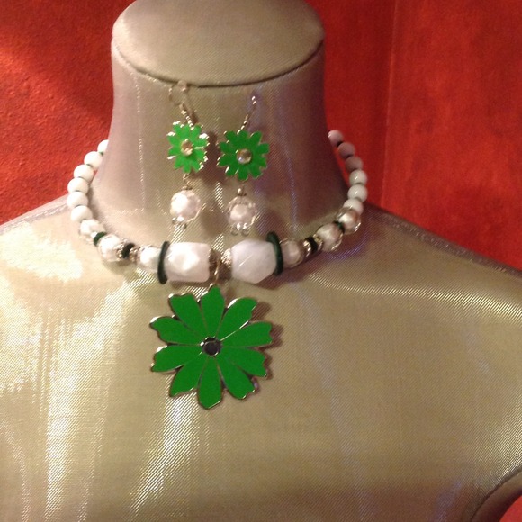 Necklace & Earring set