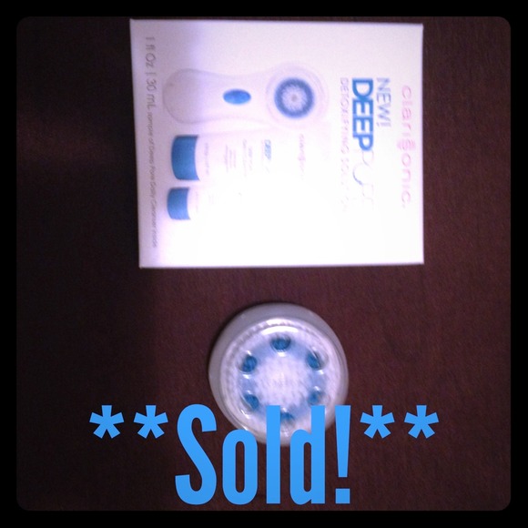** Sold** Clarisonic Detoxifying Solution + brush