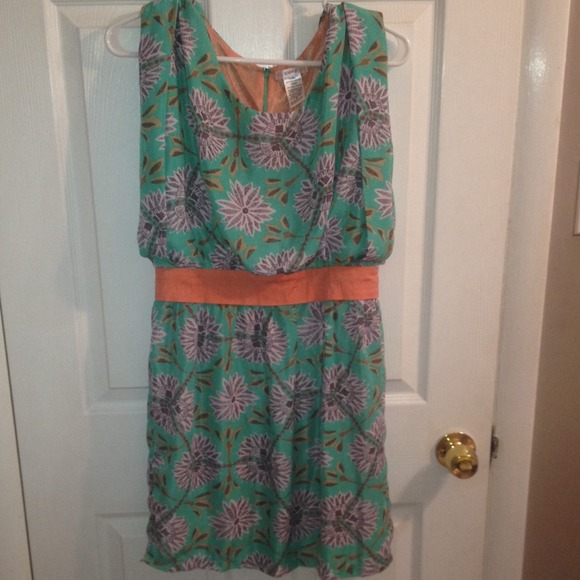 A short no sleeve dress