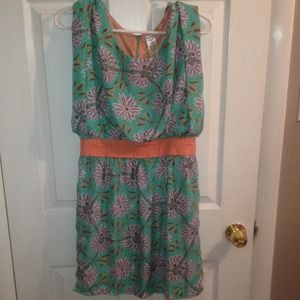 A short no sleeve dress