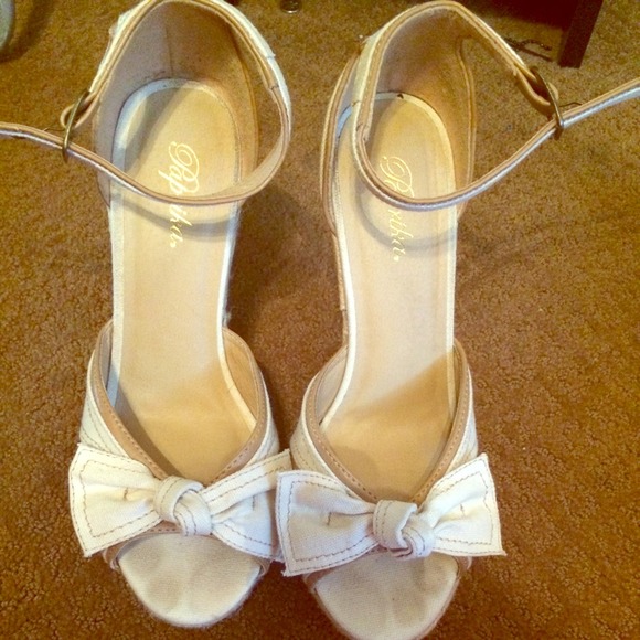 Open toe wedges/heels