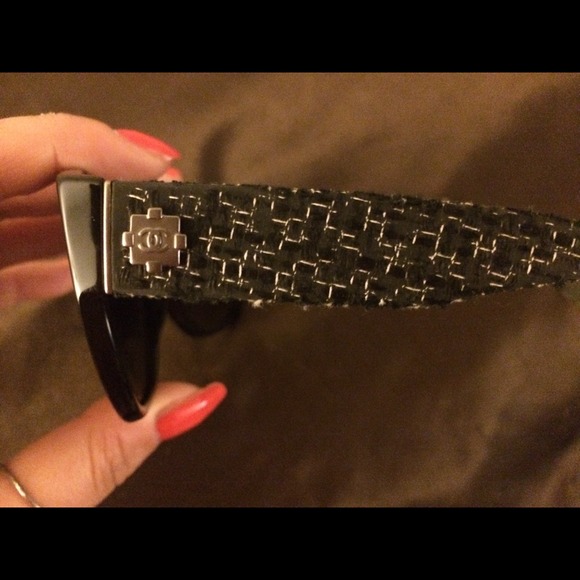 🎉SOLD🎉 NEW Chanel Black Tweed Sunnies - Picture 3 of 4