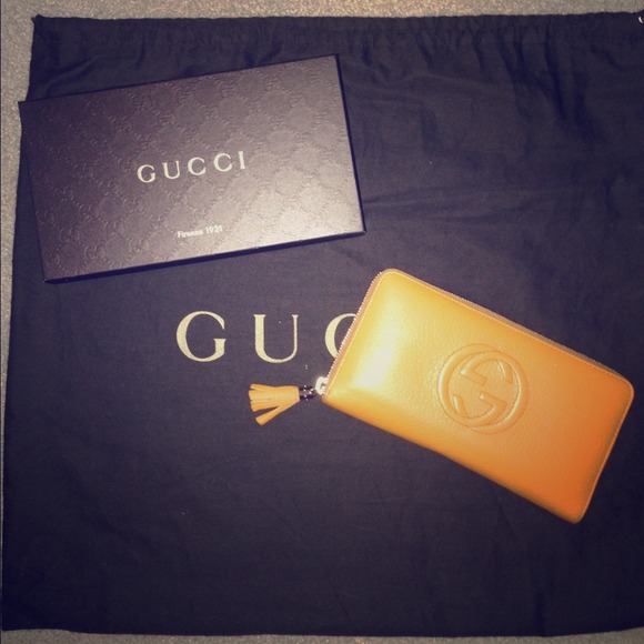 Orange Gucci zip wallet - Picture 1 of 4