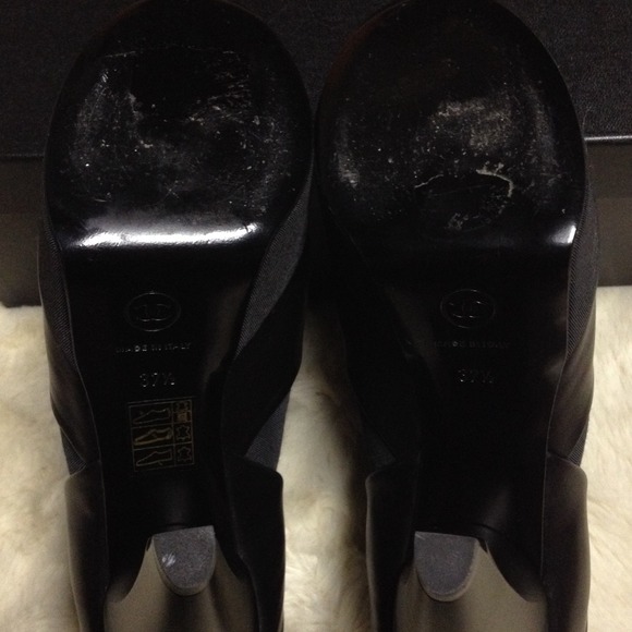 SOLD Chanel 09A runway heels - Picture 3 of 4