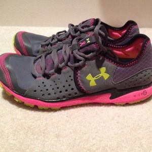 Under Armour 4D foam- size 7