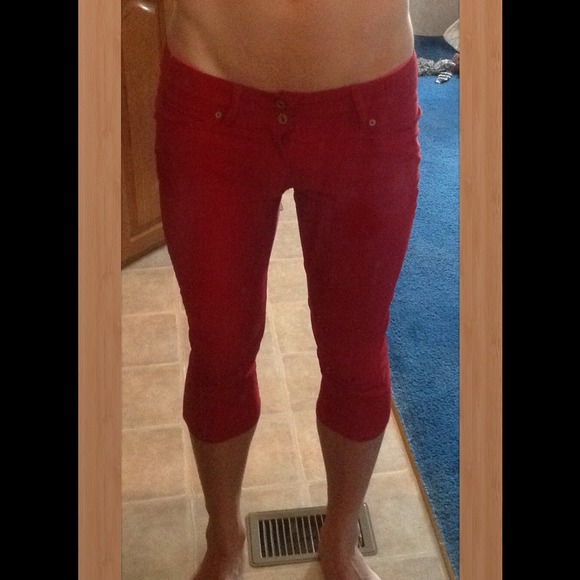 Red capris