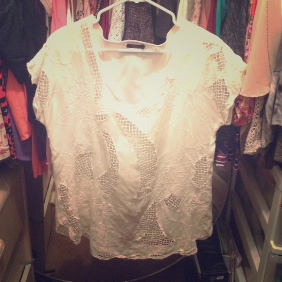 A lace blouse! Creamed Colored! Beautiful Design