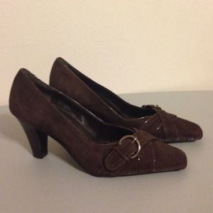 Bass brown suede heels