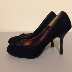 Black velvet heels with bow detail, NWOT