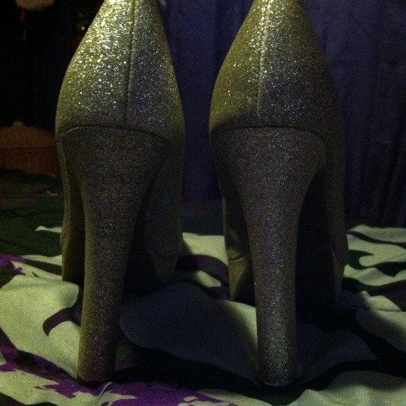Heels - Picture 2 of 2