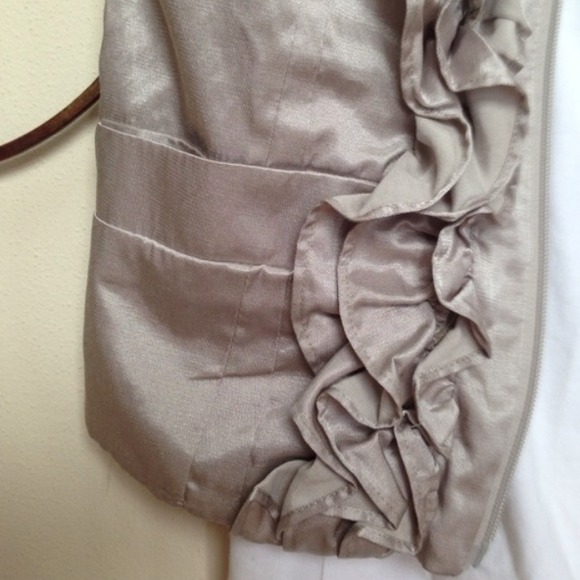 🚫sold 🚫Ruffled gray cap sleeve vest - Picture 3 of 4