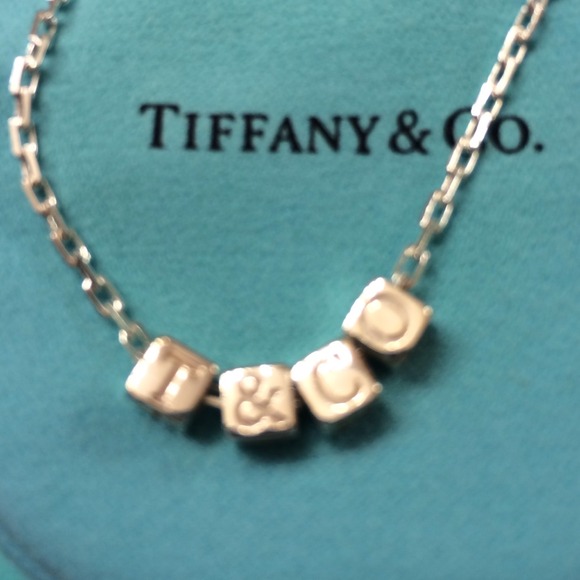 Sold 🌟T&Co. Block necklace - Picture 1 of 3