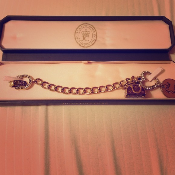 Juicy Couture charm bracelet w/charm.