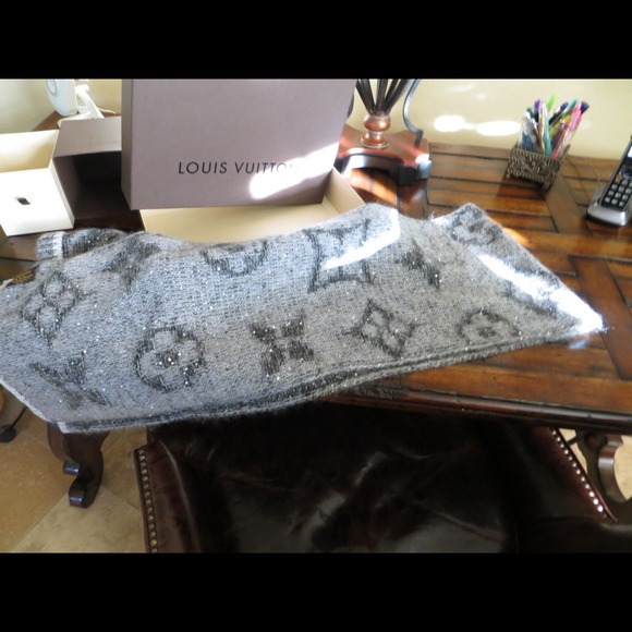 Authentic BNIB Louis Vuitton Mono Hat and Scarf - Picture 4 of 4