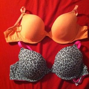 💋2 VS Pink wear everywhere demi bras 34 D