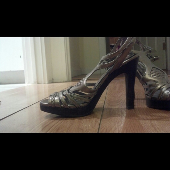 Heels - Picture 2 of 3