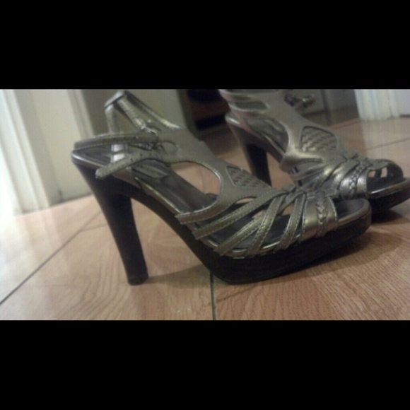Heels - Picture 3 of 3