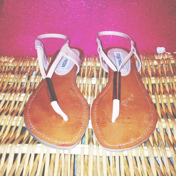 BRAND NEW Steve Madden "Reader" Sandals