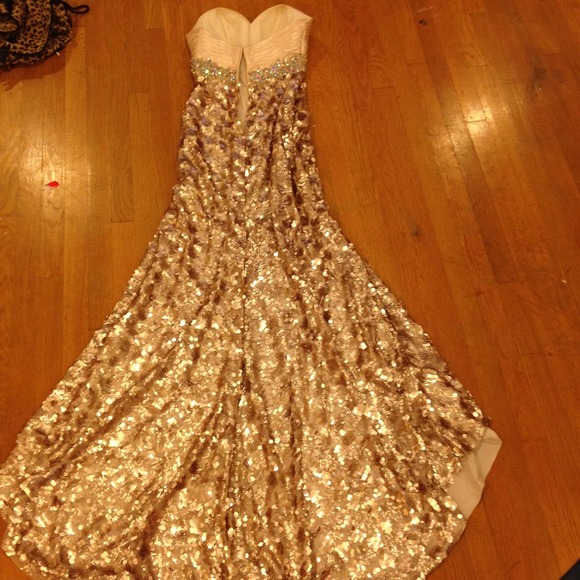 Prom dress - Picture 2 of 4