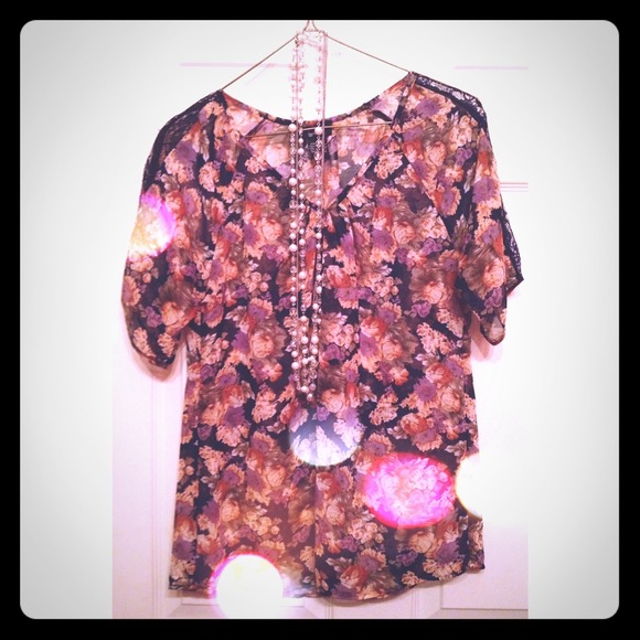Super Trendy Floral Blouse