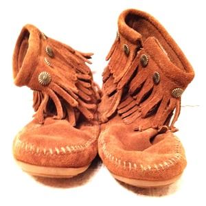 Minnetonka booties size 6.5