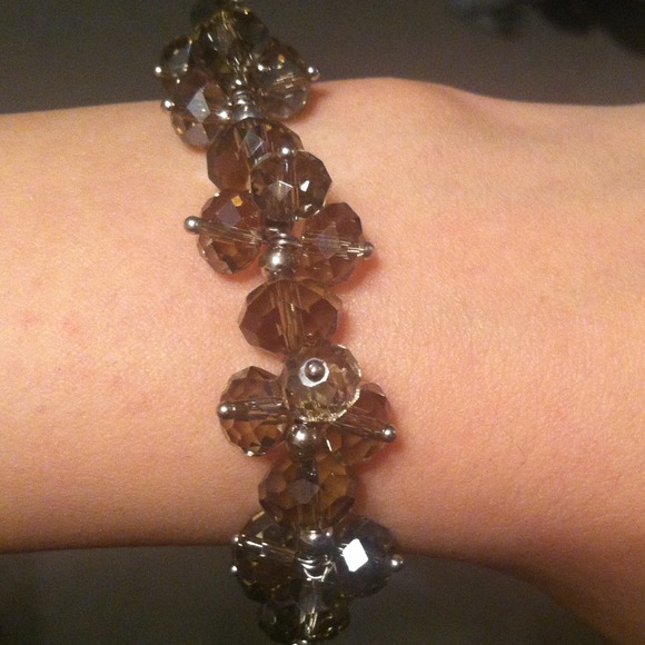 Smokey gray crystal stretch bracelet! 🌸 - Picture 3 of 3