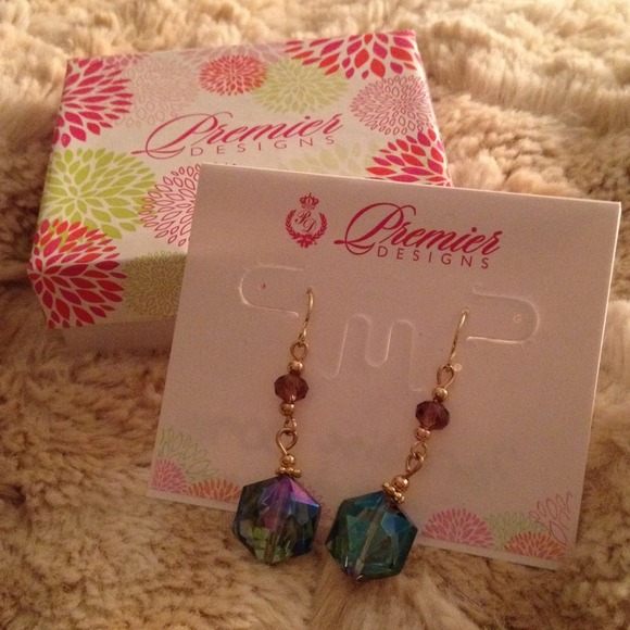 Premier Designs Jewelry crystal Earrings NWT