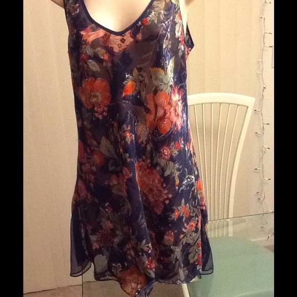 VICTORIA'S SECRET 🚫SOLD IN BUNDLE 🚫🚫 - Picture 2 of 4